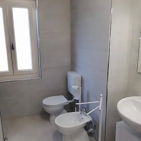 Casa Maria Lafinestrasulgarda Apartmán