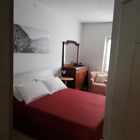 Casa Maria Lafinestrasulgarda Lägenhet