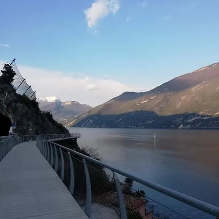 Casa Maria Lafinestrasulgarda Апартаменты Лимоне-суль-Гарда