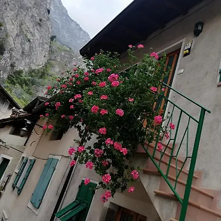 Casa Maria Lafinestrasulgarda Лимоне-суль-Гарда