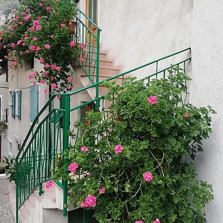 Casa Maria Lafinestrasulgarda