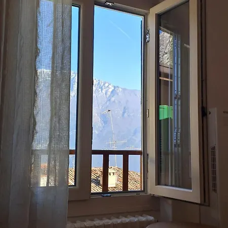 Casa Maria Lafinestrasulgarda * Лимоне-суль-Гарда