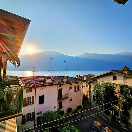Casa Maria Lafinestrasulgarda *