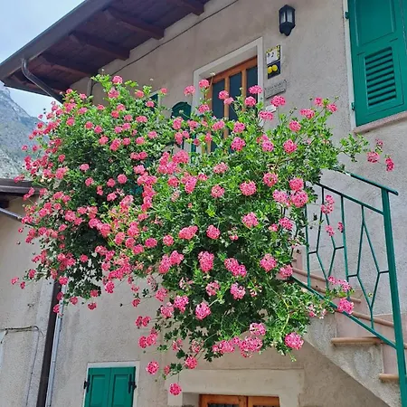 Casa Maria Lafinestrasulgarda Апартаменты *