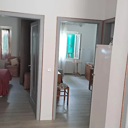 Апартаменты Casa Maria Lafinestrasulgarda Лимоне-суль-Гарда